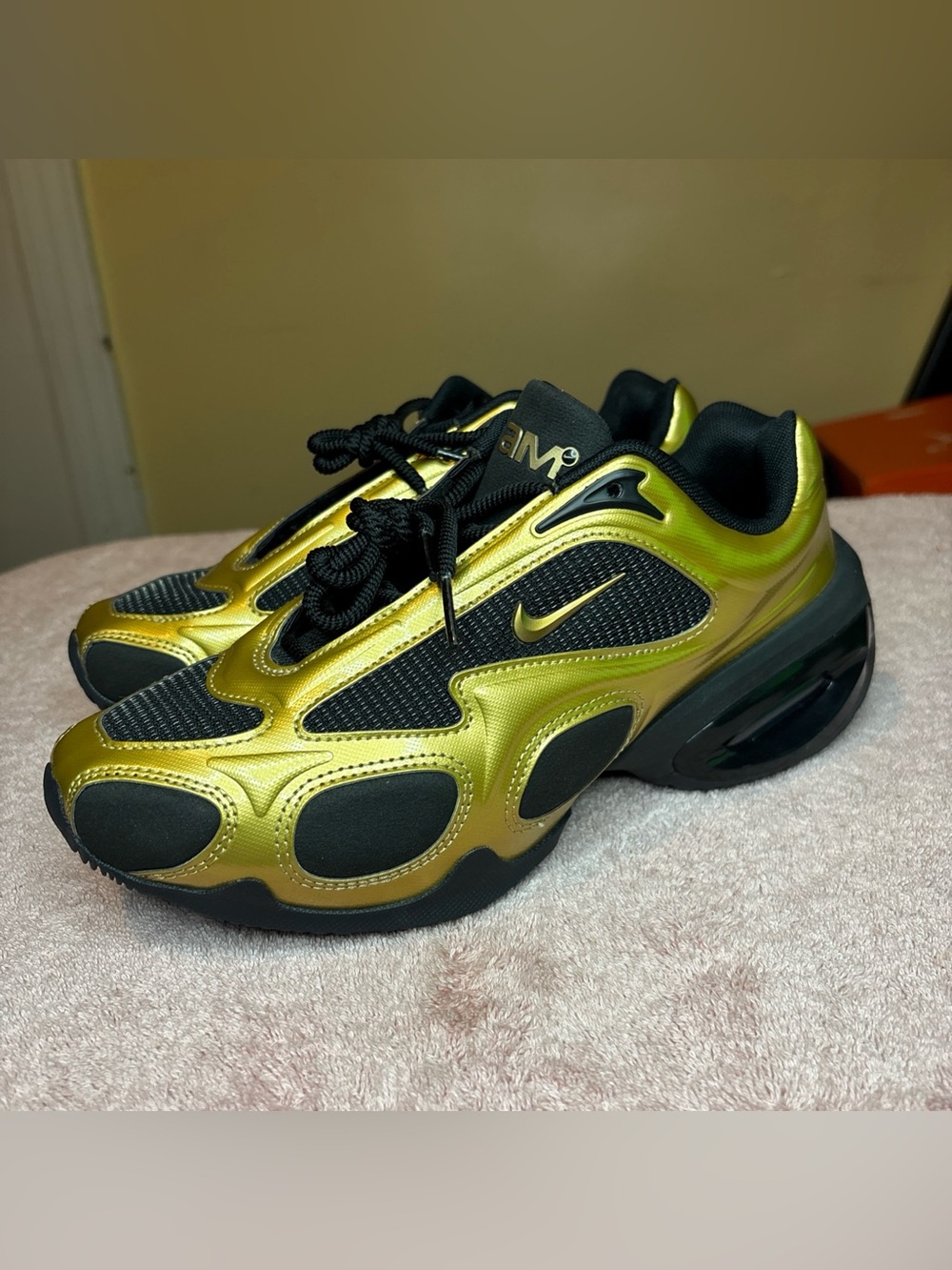Nike Air Max Muse Womens Size 7 Metallic Gold Black FV1920-701